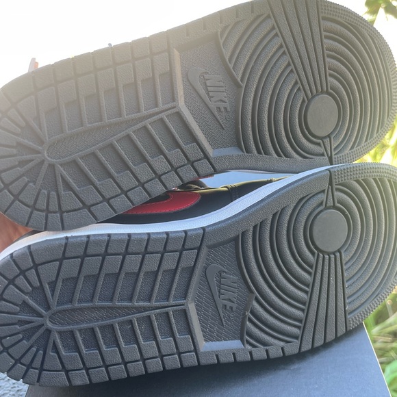 Air Jordan 1 Low - Picture 5 of 8